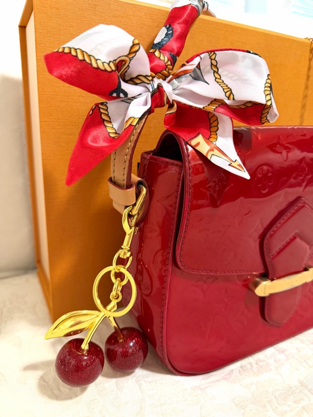 ✨ Gorgeous Gift! Louis Vuitton Pomme D’Amour Monogram Vernis Bellflower PM ✨ - Picture 5 of 14